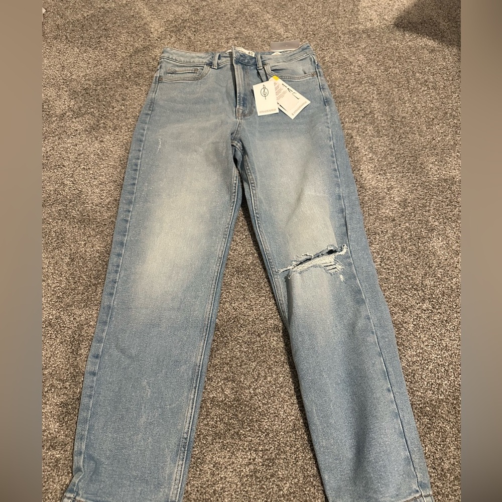 Stradivarius Distressed Slim Mom Fit Jeans Size 8 NWT